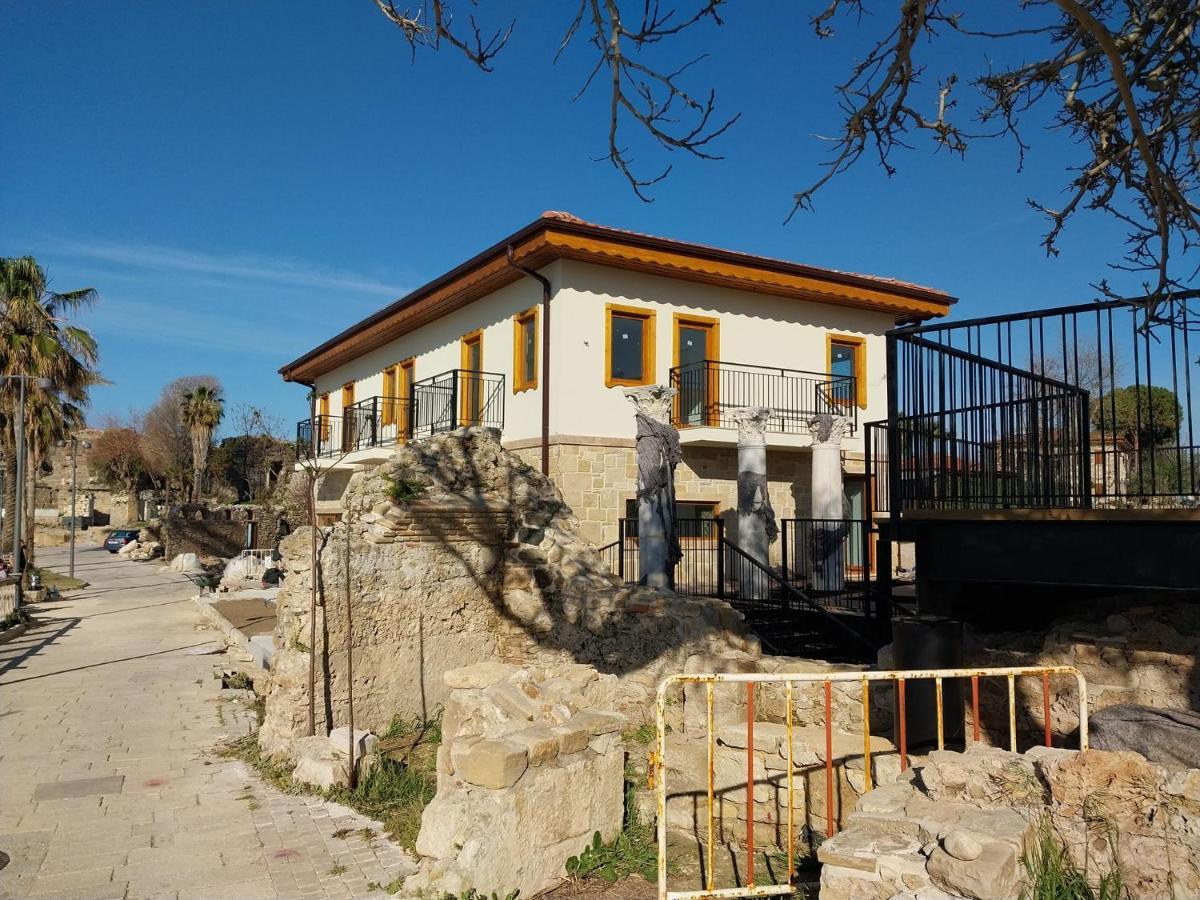 Beach House Hotel Side Exterior photo